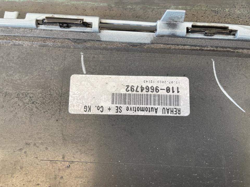 BMW G22/G23 – grå M-bagkofanger 8075834 med ridset sort underdel – konkret del, billede 5