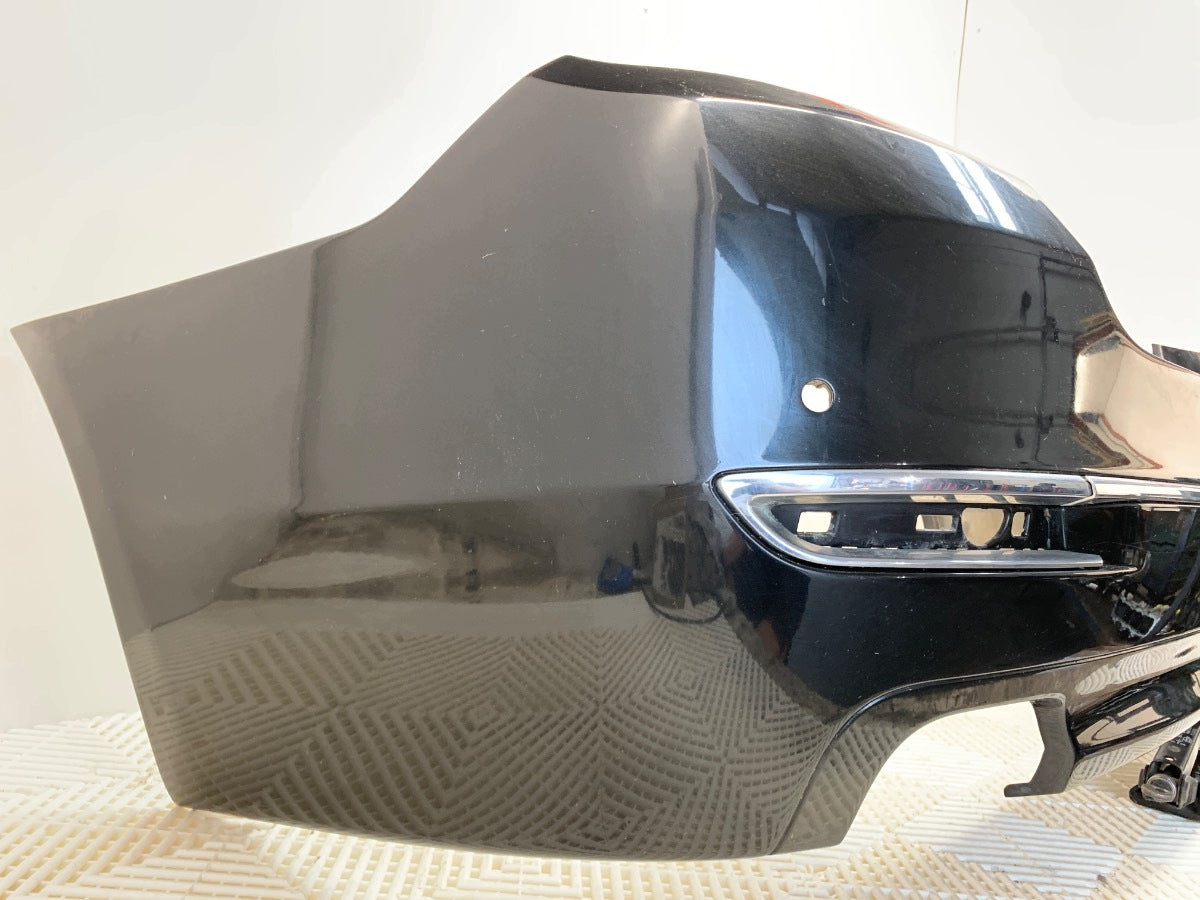 BMW F10 Sedan bagkofanger – 475 med kromlister, uden PDC og reflekser – originalfoto 2