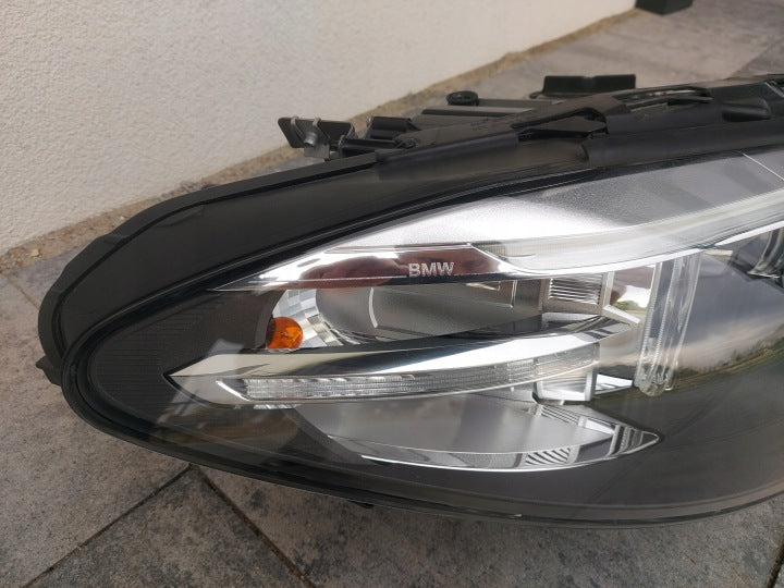 BMW F10/F11 LCI højre bi-xenon Dynamic-forlygte – EU, 7378514-03 uden moduler – originalfoto 2; brugsspor og manglende udstyr bevaret