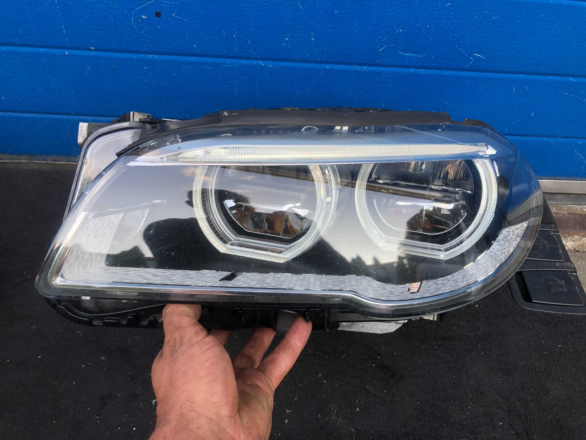 BMW F10/F11 LCI venstre Adaptive LED-forlygte – EU, 7424145-01 uden udstyr – originalfoto 4; brugsspor bevaret