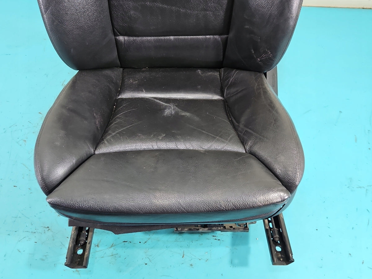 BMW F11 Touring 2012 – sort lædersædesæt med forvarme – til renovering – konkret sæt og slitage, foto 9
