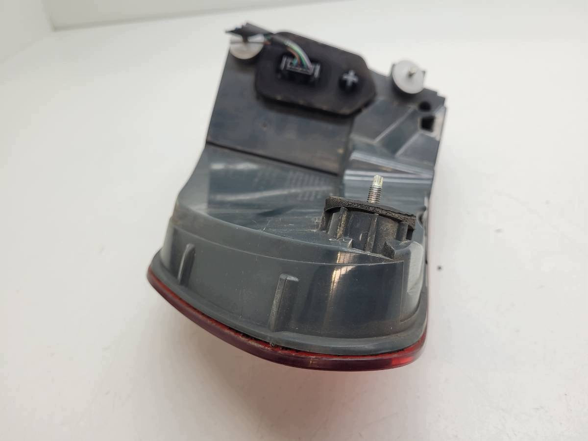 BMW F11 Touring LCI venstre ydre LED-baglygte – EU, med stikrest – originalfoto 5; stand og OEM-mærkning bevaret