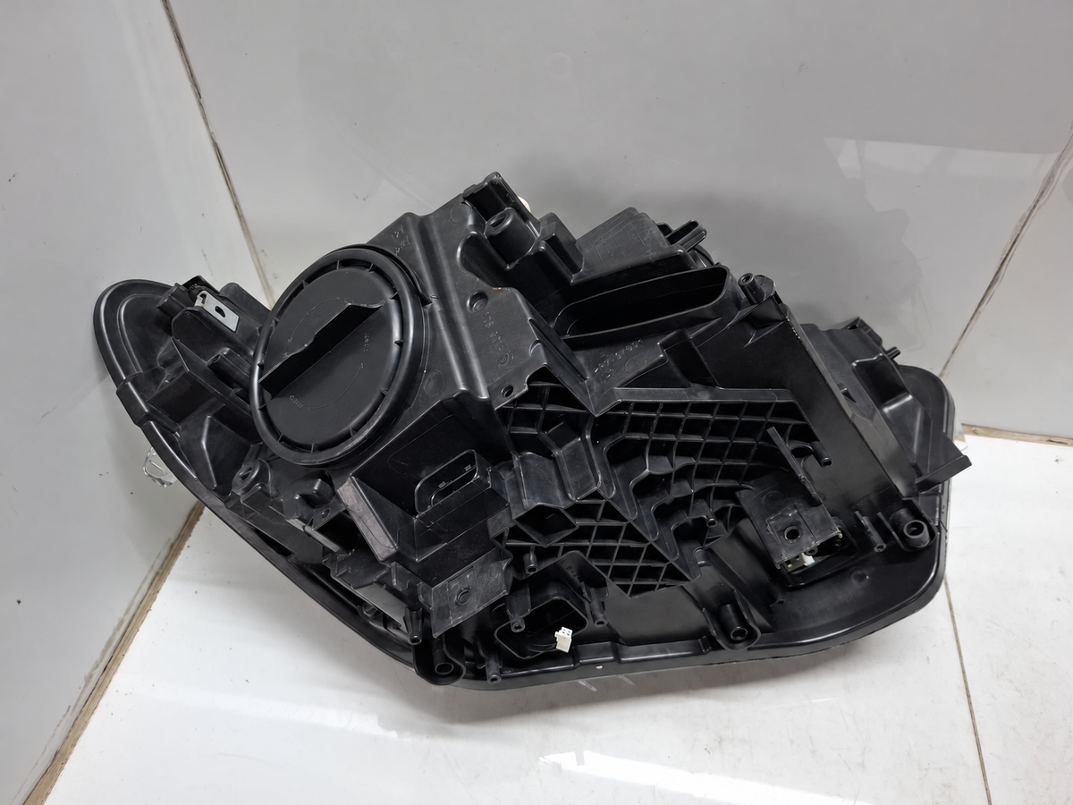 BMW F20/F21 før LCI – venstre adaptiv bi-xenonforlygte EU, 7229679-11, uden moduler – bagside med tomme modulpladser