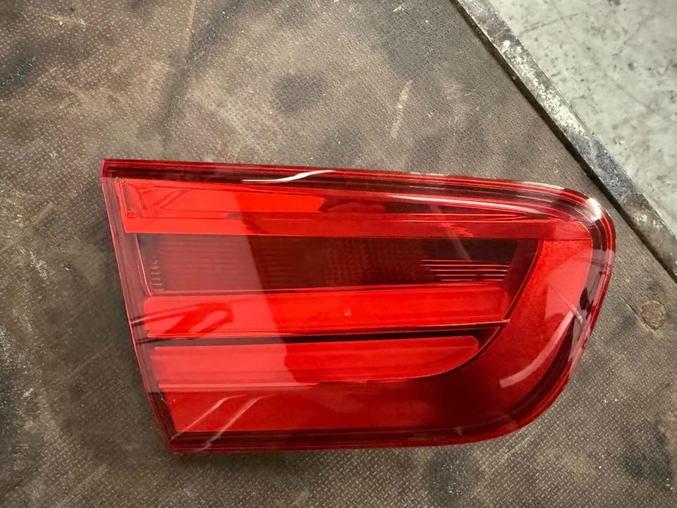 BMW F20/F21 LCI – venstre indvendig bagklaplygte, 7359019-09