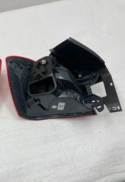 BMW F20/F21 LCI – højre udvendig LED-baglygte, 7359018-10, med glasmærker – dokumentationsfoto 2
