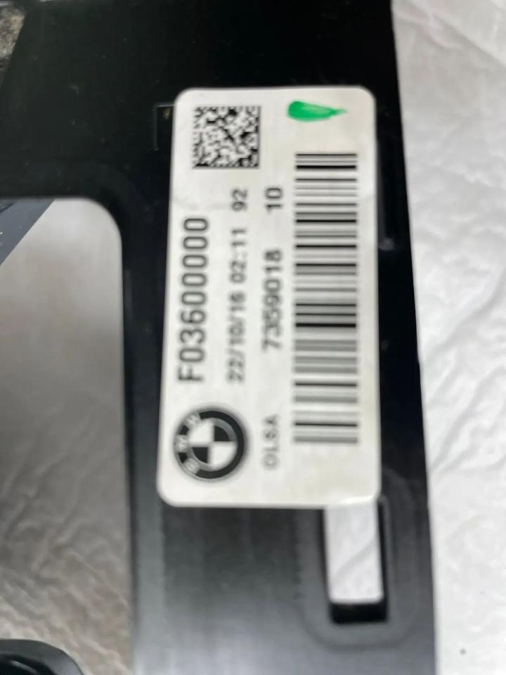 BMW F20/F21 LCI – højre udvendig LED-baglygte, 7359018-10, med glasmærker – dokumentationsfoto 3
