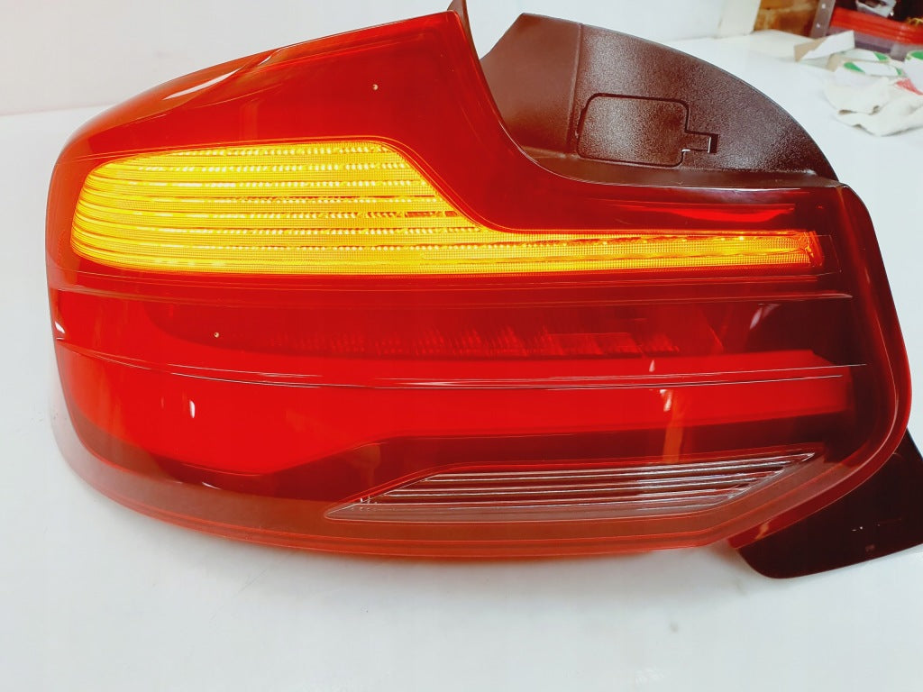 BMW F22 F23 F87 LCI venstre Black Line LED-baglygte med blinklys vist