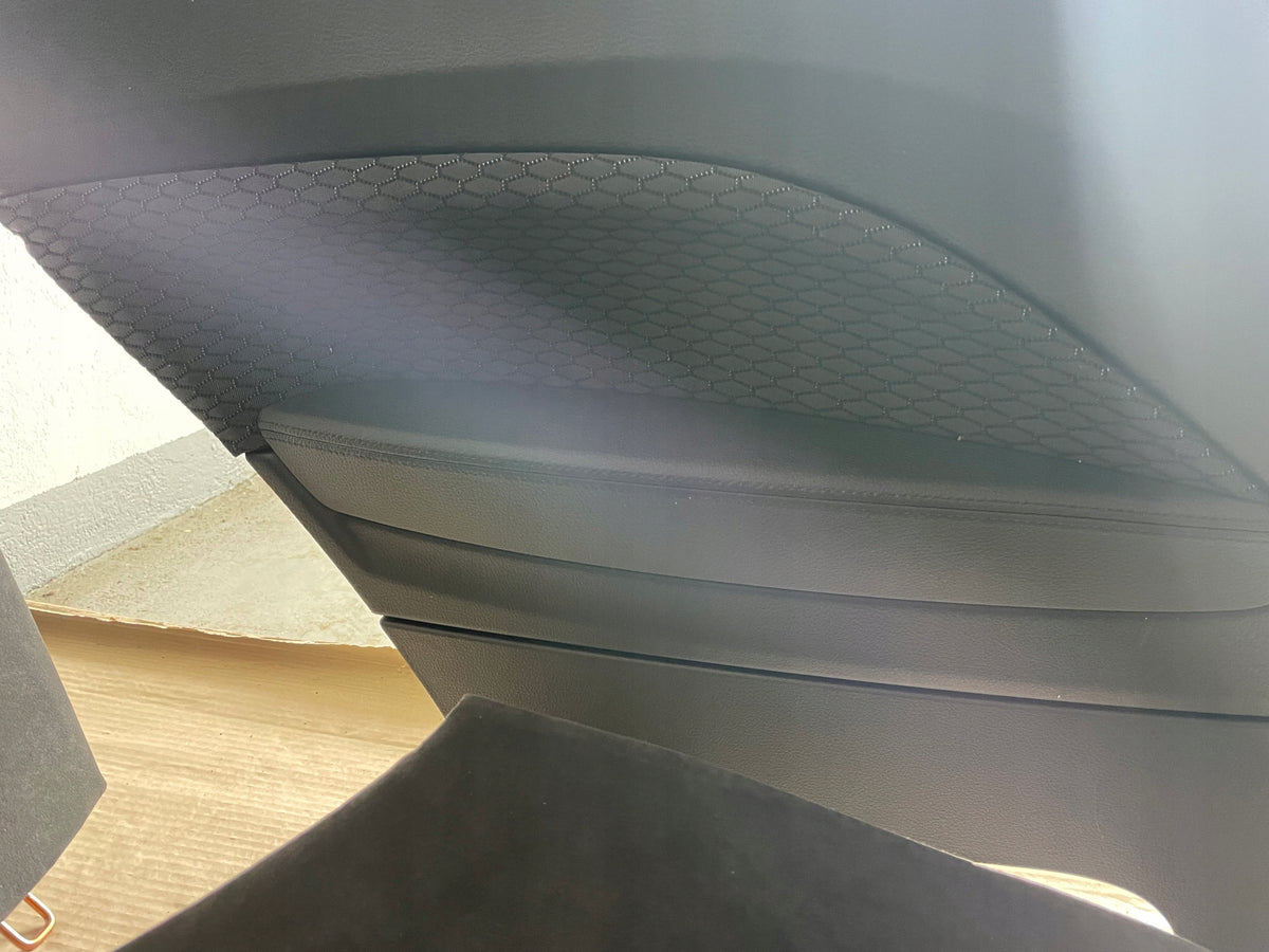 BMW F22 M-Sport dørbeklædning – stofindsats detalje