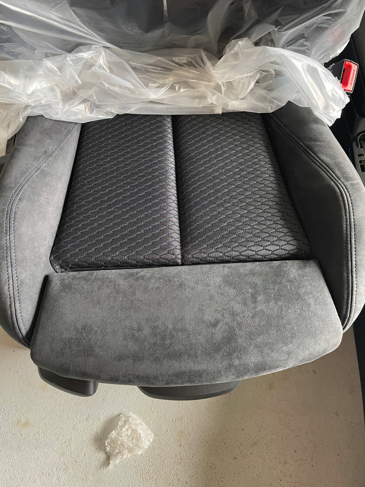 BMW F22 M-Sport Alcantara forsæde – siddeflade detalje