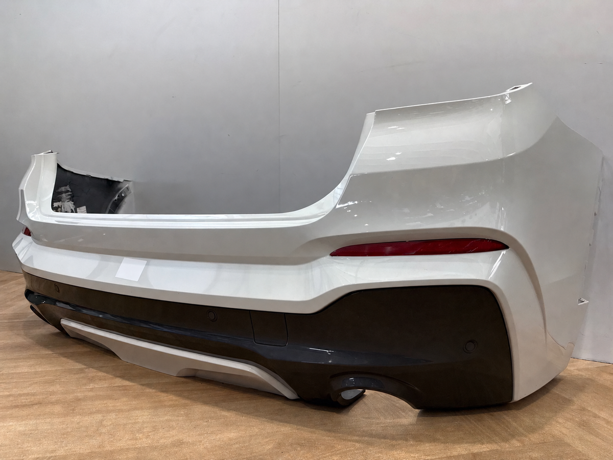 BMW X4 F26 M40i – M-Sport bagkofanger, A300, med PDC og diffuser – lakskader