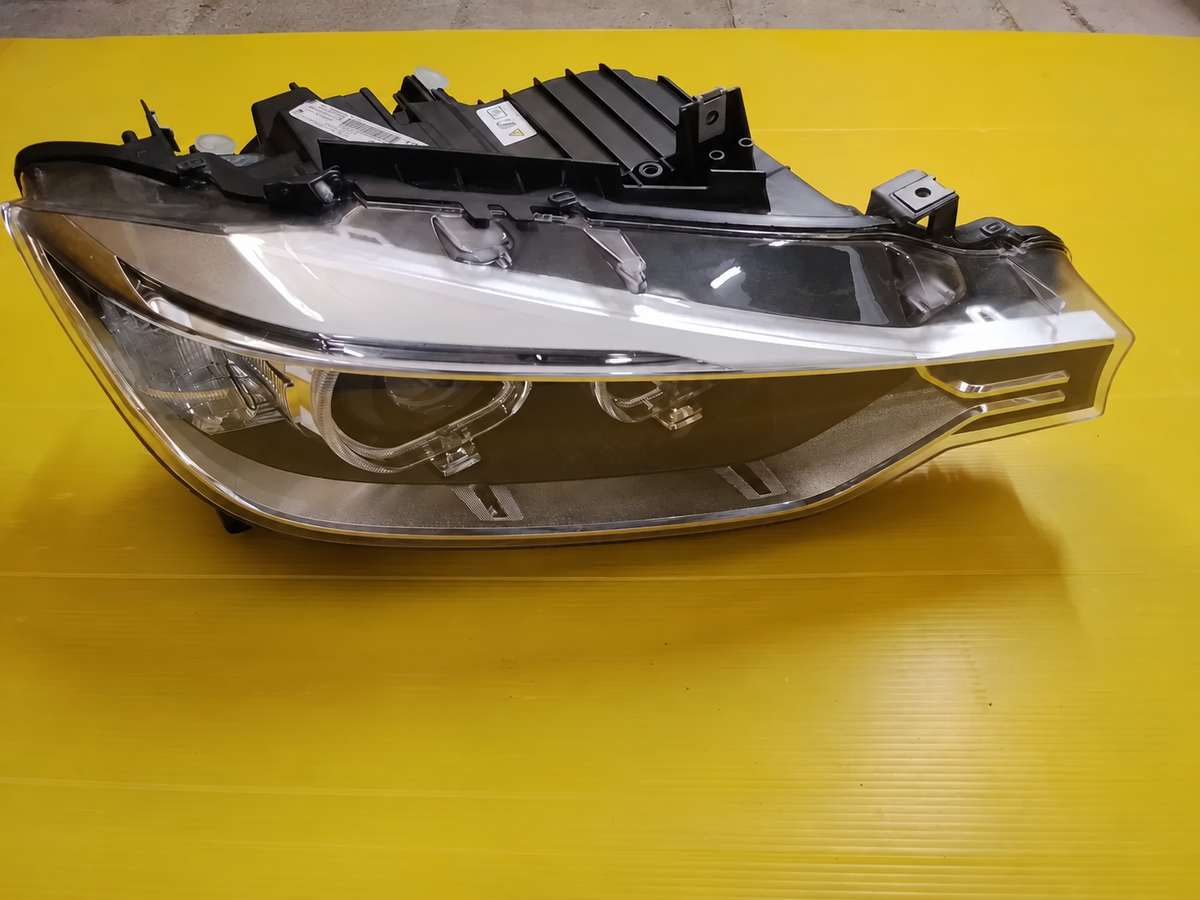 BMW F30/F31 før LCI – højre original adaptiv bi-xenon-forlygte, EU