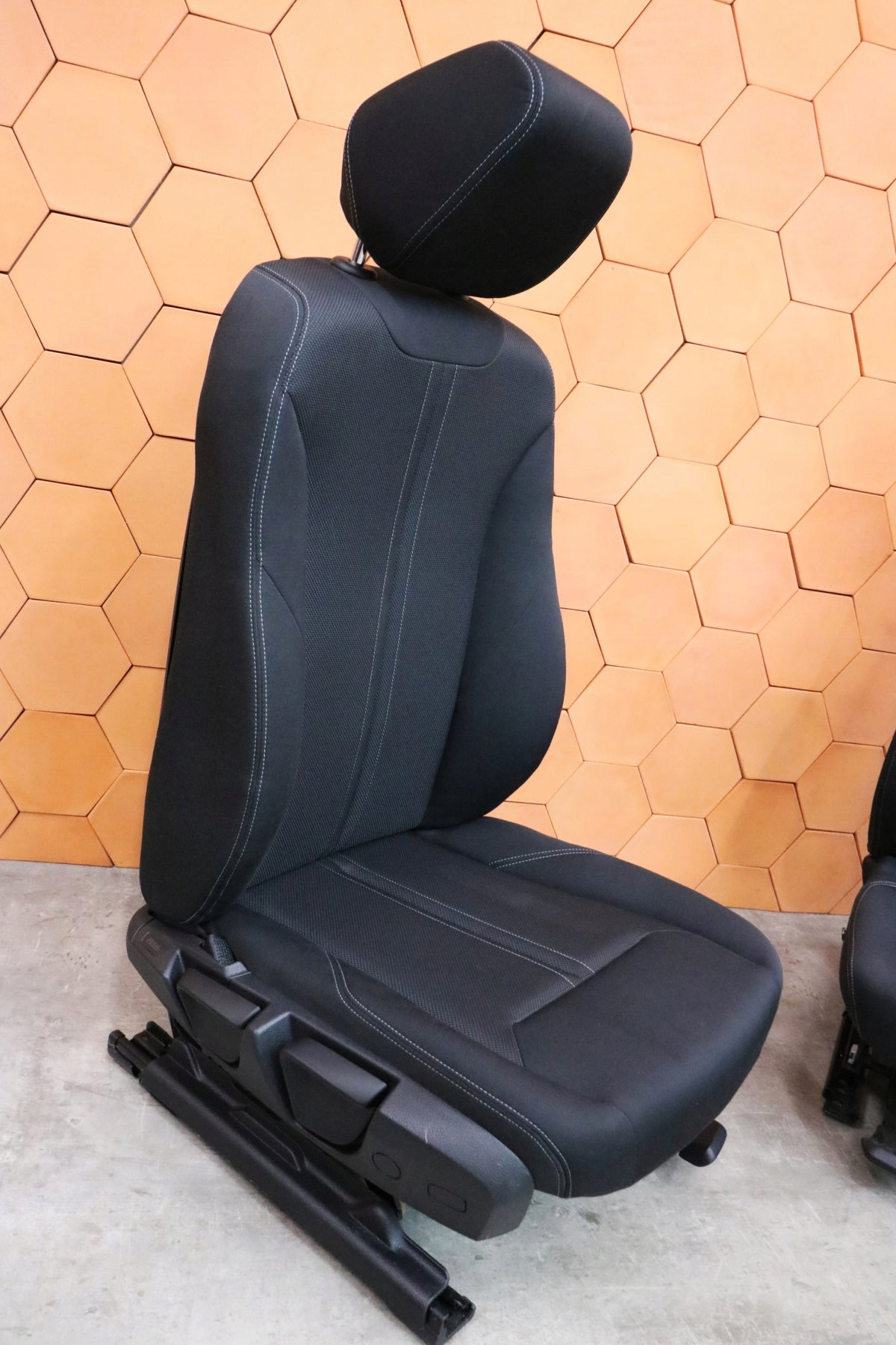 BMW F30/F31 standardforsæder CCL1 antracit, originalfoto 3; airbags og selestrammere medfølger ikke