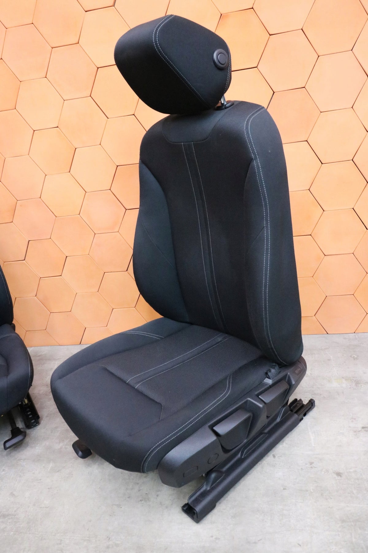 BMW F30/F31 standardforsæder CCL1 antracit, originalfoto 6; airbags og selestrammere medfølger ikke