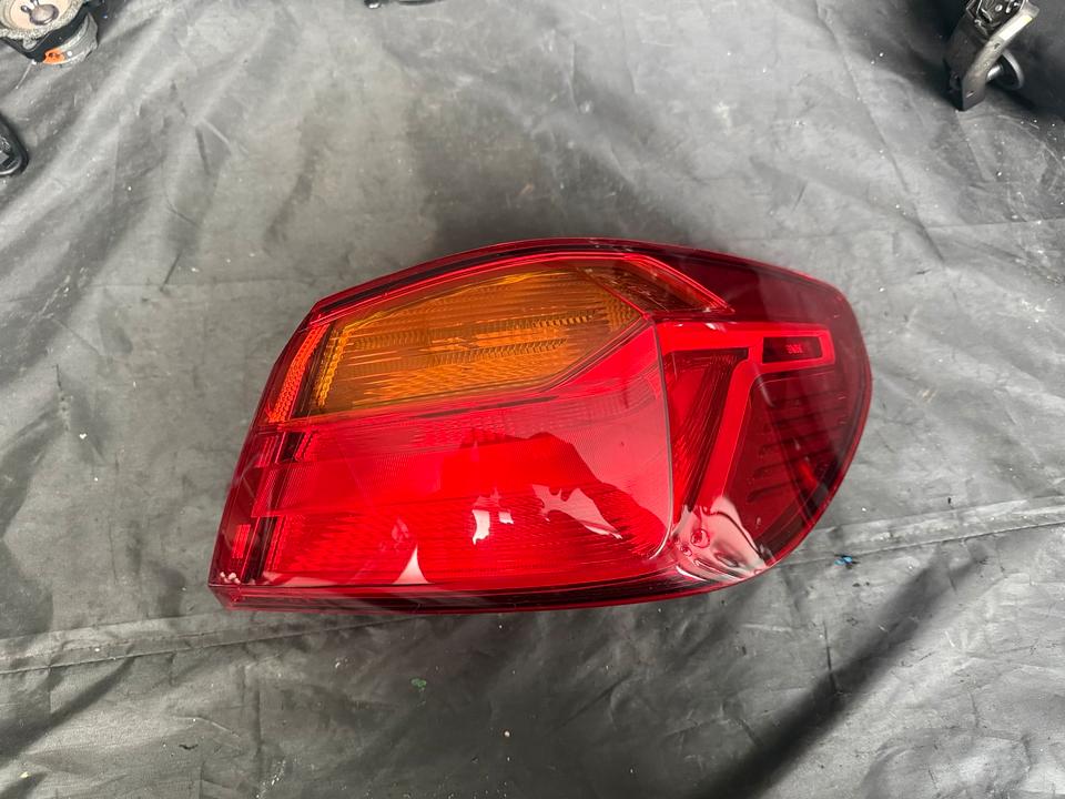 BMW F40 – højre yderbaglygte Low, 63217450642-14