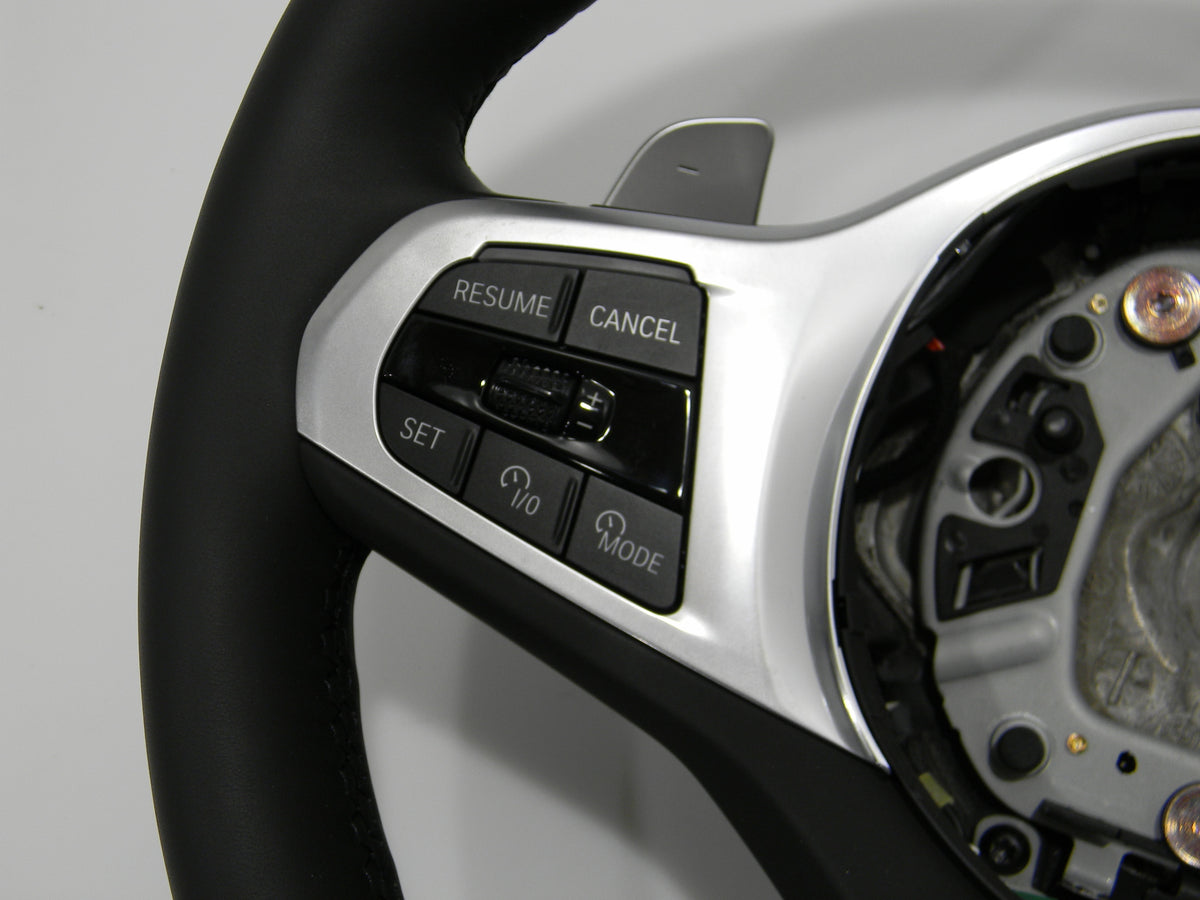 BMW G06 LCI M-rat uden airbag – originalfoto 2, knapper, læder og mærkater