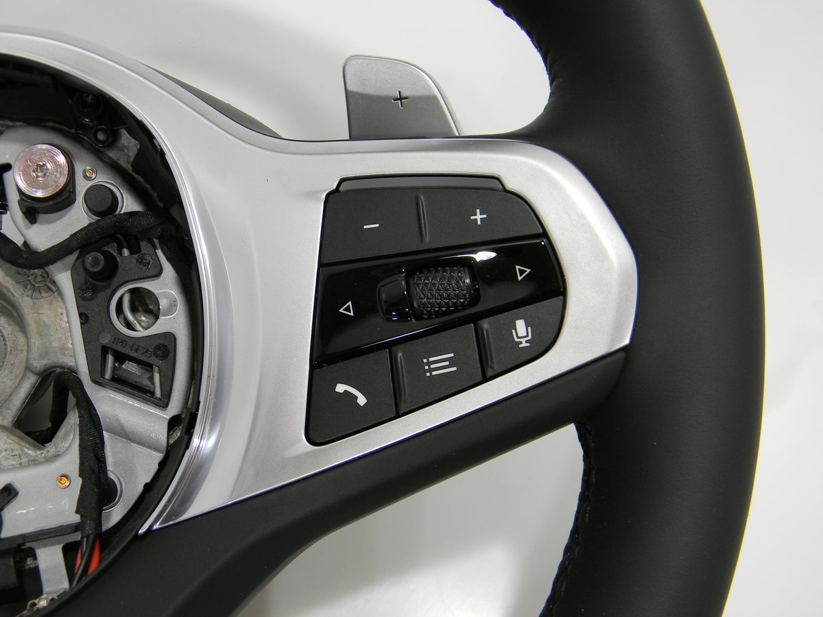 BMW G06 LCI M-rat uden airbag – originalfoto 3, knapper, læder og mærkater