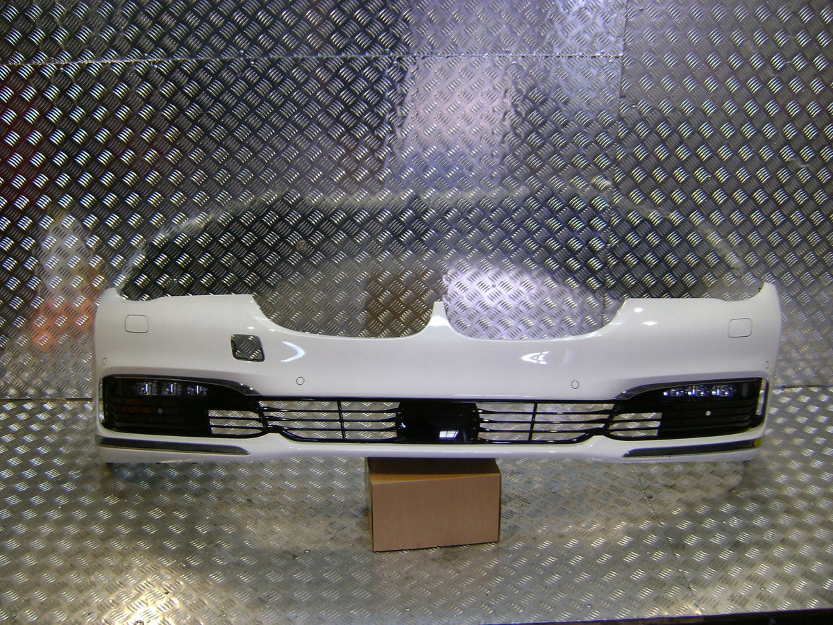 BMW 7-serie G11/G12 – standard forkofanger, Alpinweiss, 6 PDC – kraftige ridser