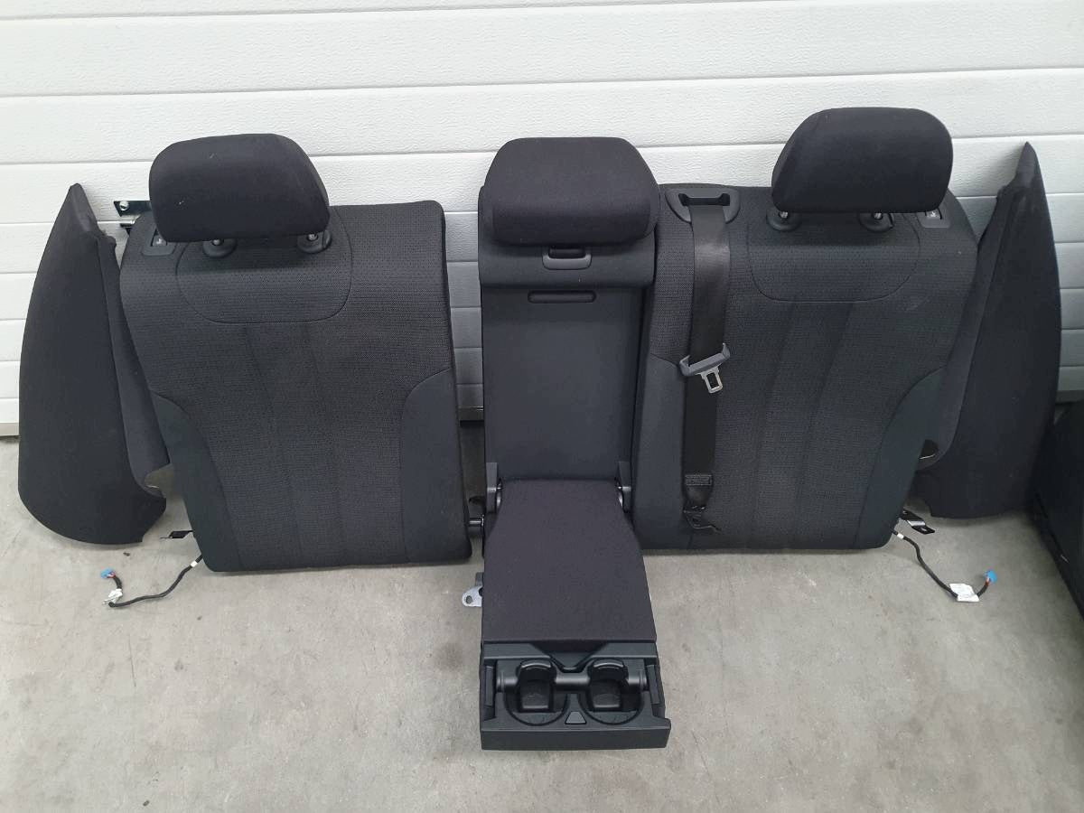 BMW G31 Touring standardinteriør i mørkt stof, originalfoto 8