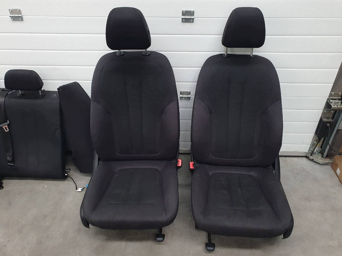 BMW G31 Touring standardinteriør i mørkt stof, originalfoto 10