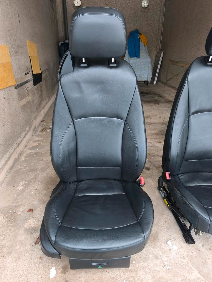 BMW Z4 E85 – sorte lædersæder med el, varme og memory samt dørbeklædninger – foto 2 med synlig stand