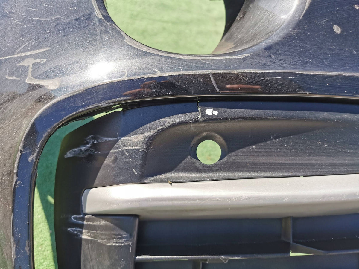 BMW X6 F16 standard forkofanger – detalje af revne/skade ved venstre gitter