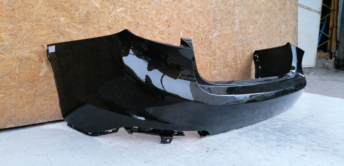 BMW X6 F16 standard bagkofanger – skråt overblik over side, kanter og monteringspunkter