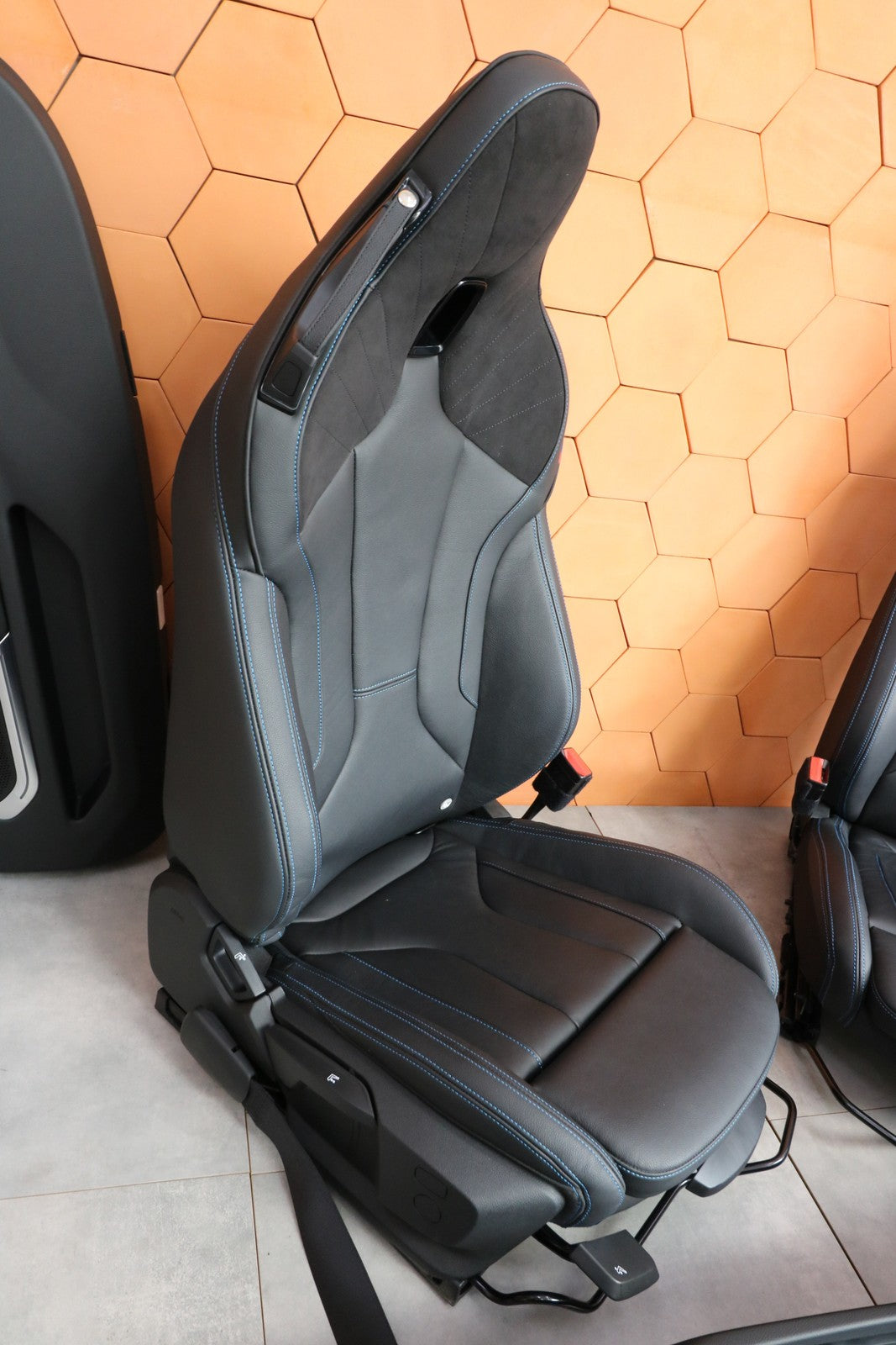 BMW Z4 G29 M-Sport førersæde i sort Vernasca Alcantara
