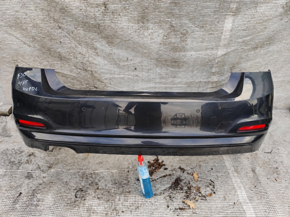 BMW F30 Sedan LCI standard bagkofanger – PDC og reflektorer, 475 Sapphire Black
