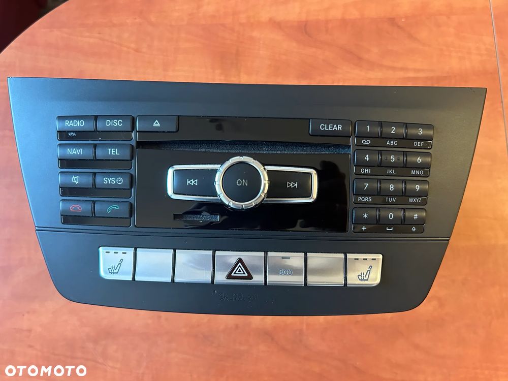 Mercedes C-Klasse W204 – radioenhed med sædevarme/ECO-panel, A2049001108