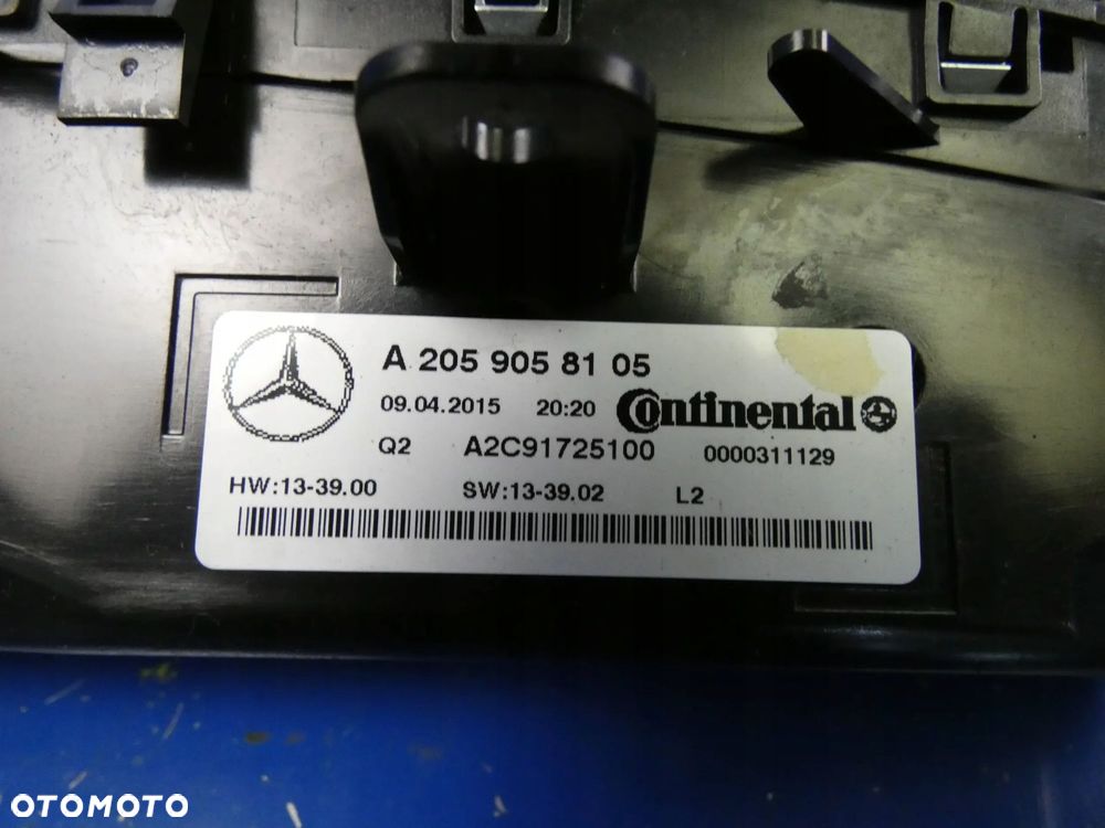 Mercedes W205 klimapanel A2059058105 – original Mercedes-mærkat
