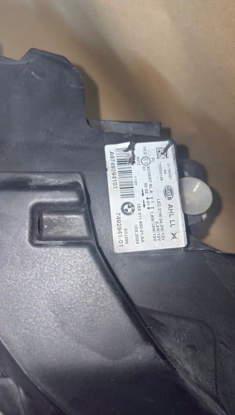 BMW F20/F21 LCI – venstre Adaptive LED-forlygte EU, 7492941-01, med glasskade – originalfoto 2