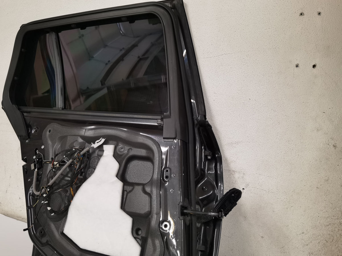 BMW F11 Touring før LCI – venstre bagdør B90 med glas, rudehejs og lås, uden greb – originalfoto 2, faktisk stand bevaret
