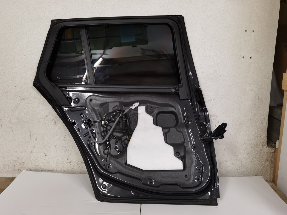 BMW F11 Touring før LCI – venstre bagdør B90 med glas, rudehejs og lås, uden greb – originalfoto 3, faktisk stand bevaret