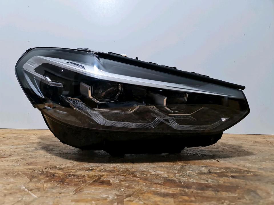 BMW X3 G01/X4 G02 LCI – højre LED-forlygte 5A29202, knækket beslag