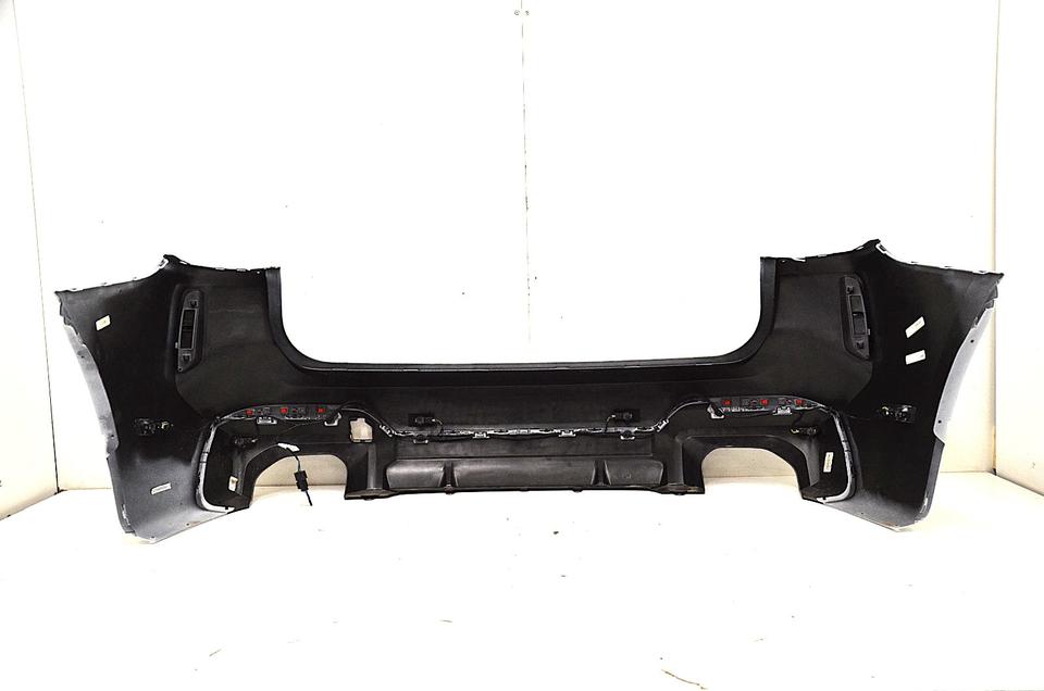 BMW X3 G01 LCI – bagkofanger med sort underdel og reflekser, hvid 300 – bagside og indhold
