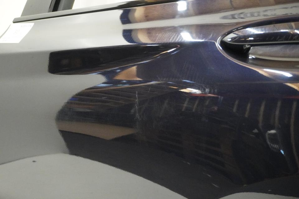 BMW X4 G02 – venstre bagdør i Carbon Schwarz 416 med rude og mekanisme, brugt – den konkrete del, foto 2