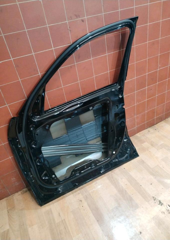 BMW X3 G01 – højre fordørskal, sort, reparationsdel – bagside og indhold