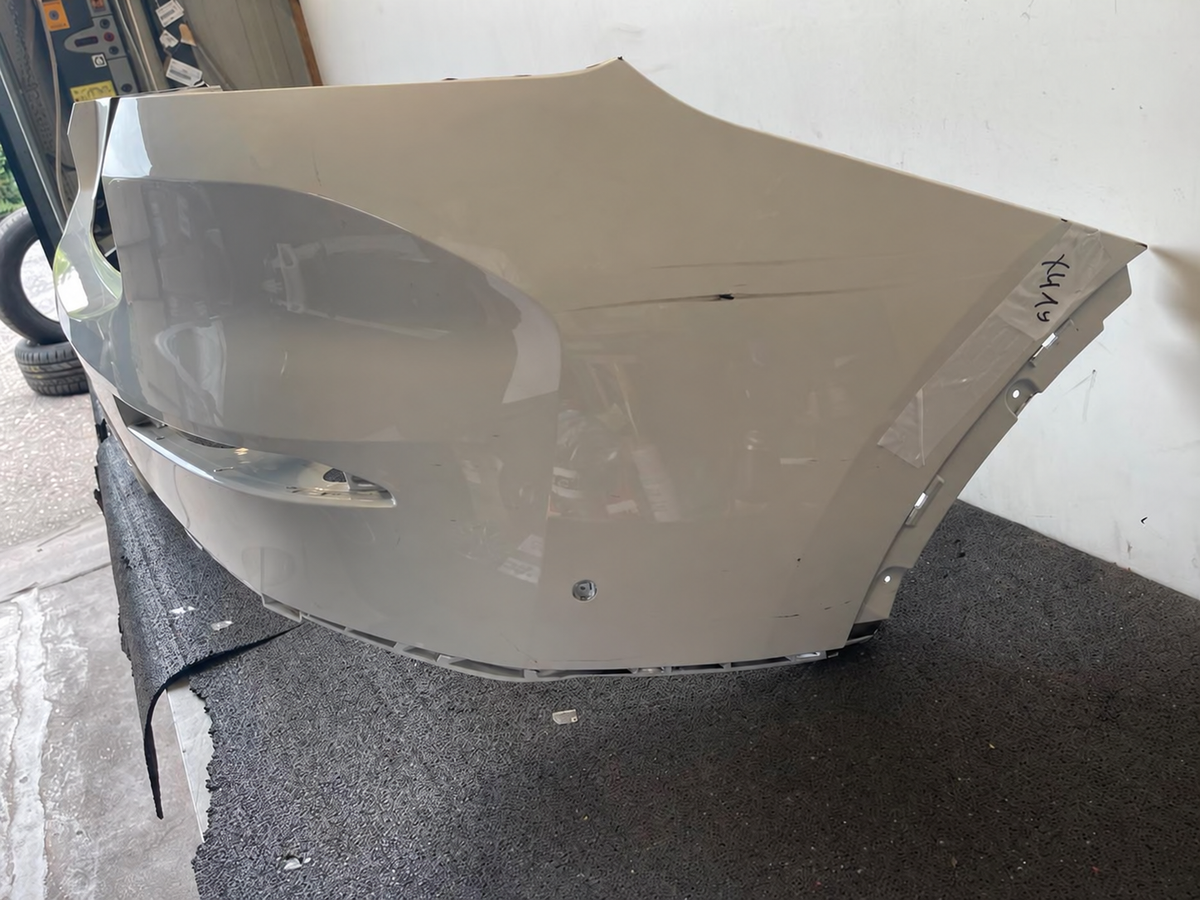BMW X4 G02 LCI – hvid bagkofangerskal, EU-mærket 9451146, med lakskader – foto 2