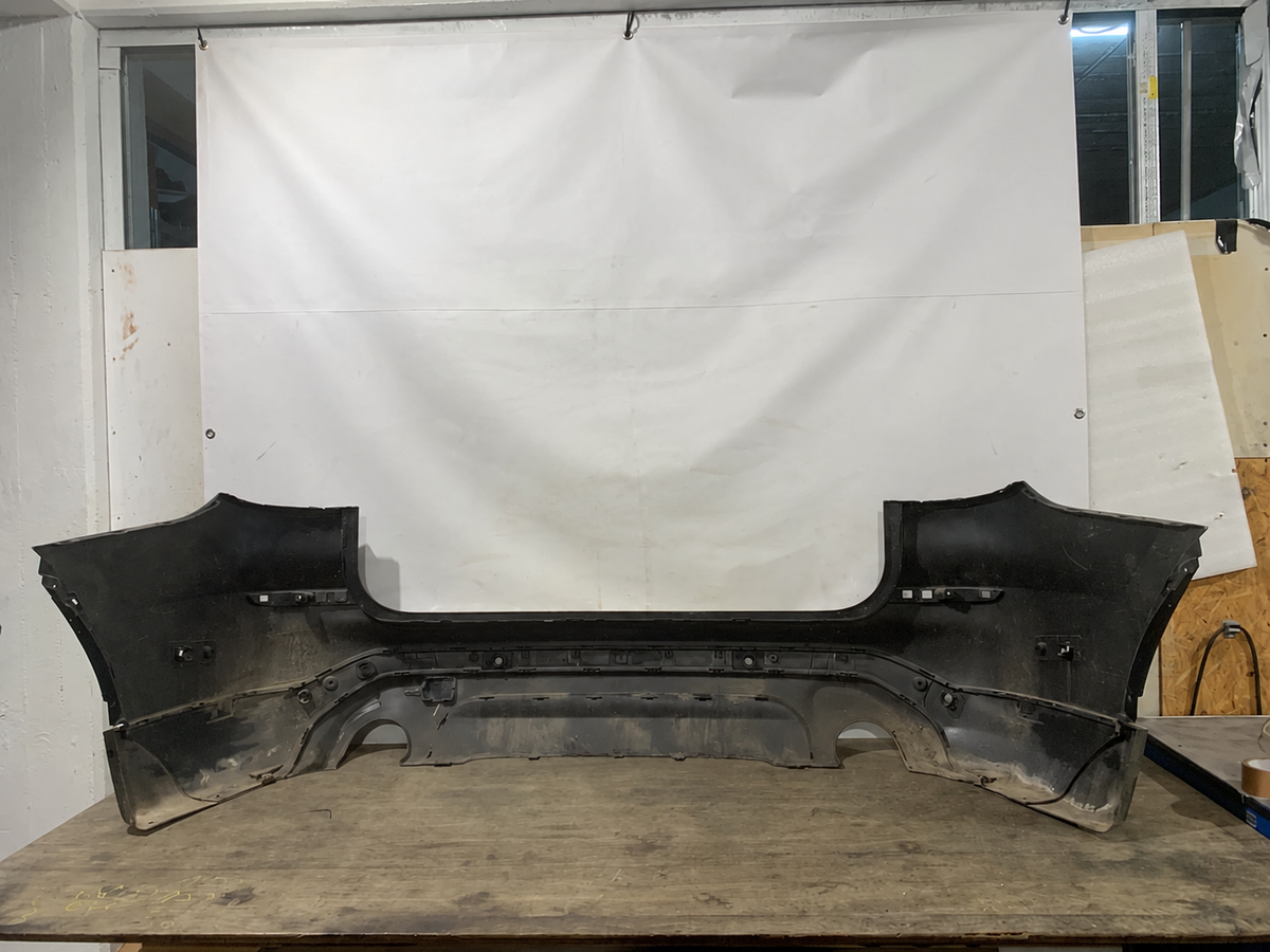 BMW X3 G01 – bagkofangerskal med sølv læssekant, ridset reparationsdel – den konkrete del, foto 4