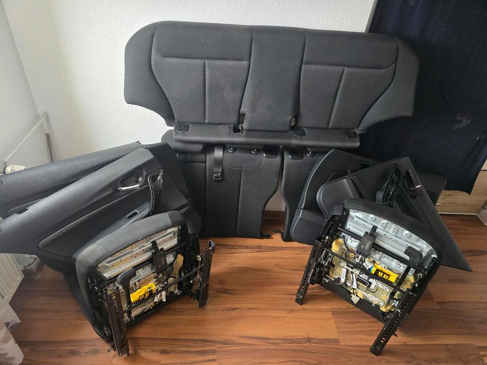 BMW F20 LCI – gråt stofsædesæt for/bag med annonceret varme og dørbeklædninger – originalfoto 2, faktisk stand bevaret