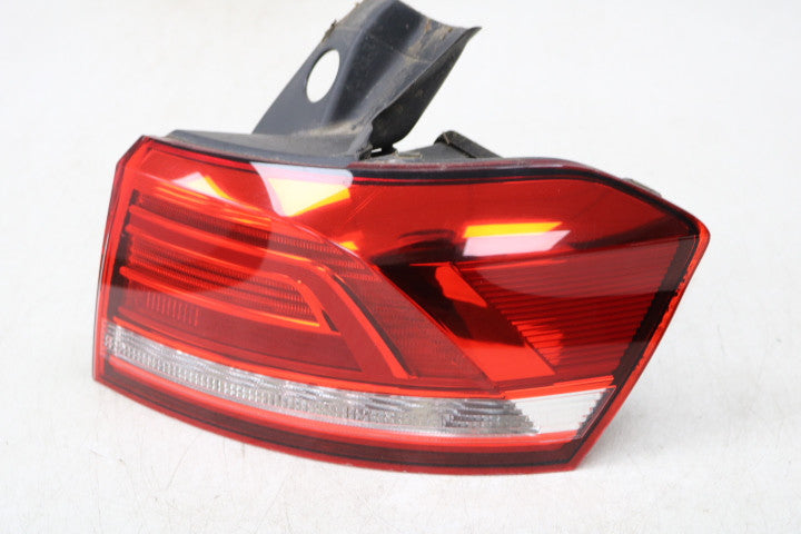 VW Passat B8 Variant højre ydre LED-baglygte – 3G9945096D – originalfoto 2 af den konkrete vare