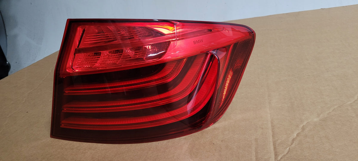 BMW F10 Sedan LCI højre ydre LED-baglygte EU – originalfoto 2