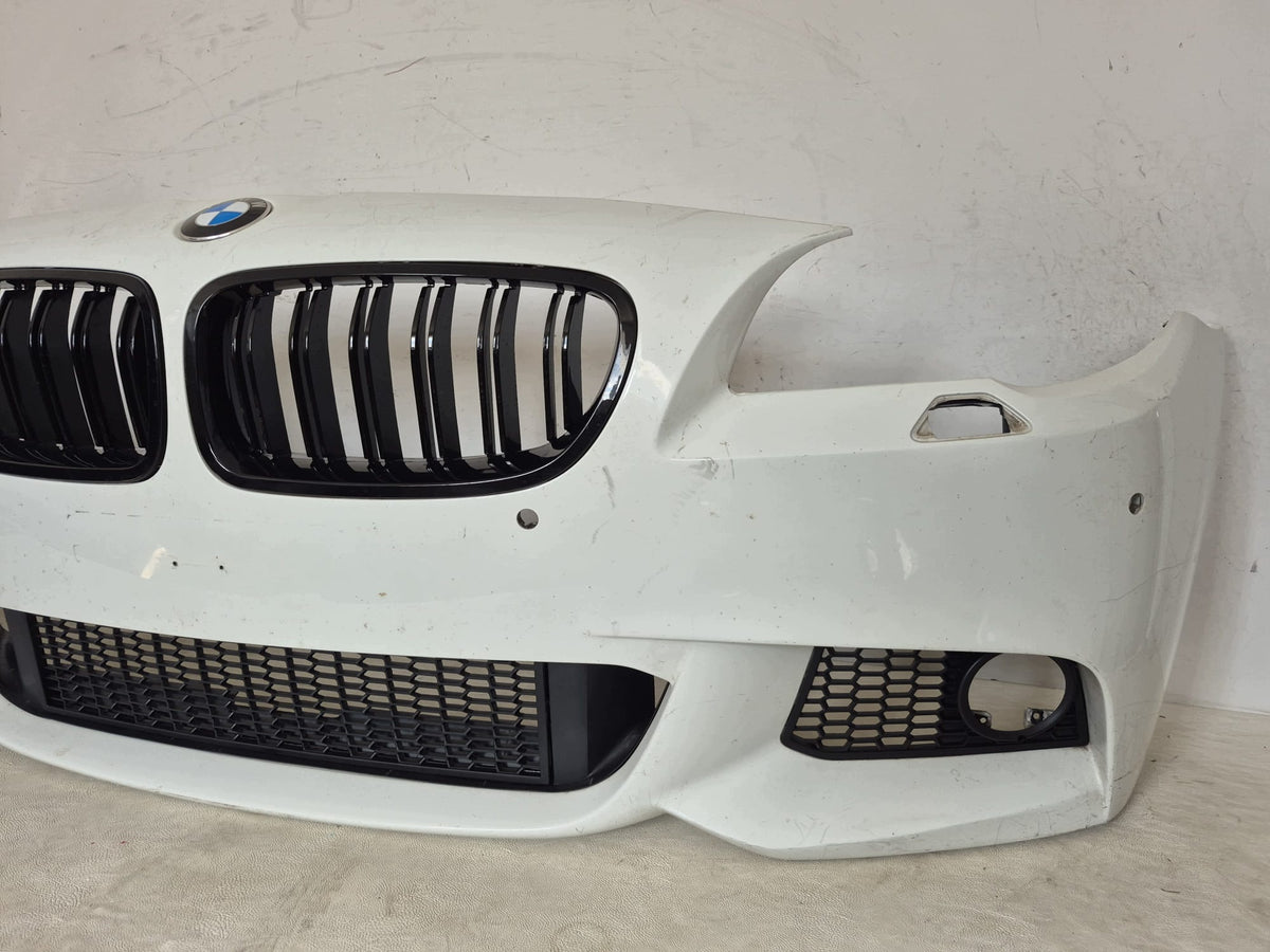 BMW F10/F11 M-Sport forkofanger 2010–2013 – med gitre, tidligere repareret – foto 2, faktisk del og synlig stand