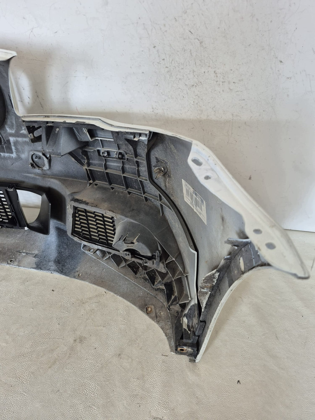 BMW F10/F11 M-Sport forkofanger 2010–2013 – med gitre, tidligere repareret – foto 4, faktisk del og synlig stand