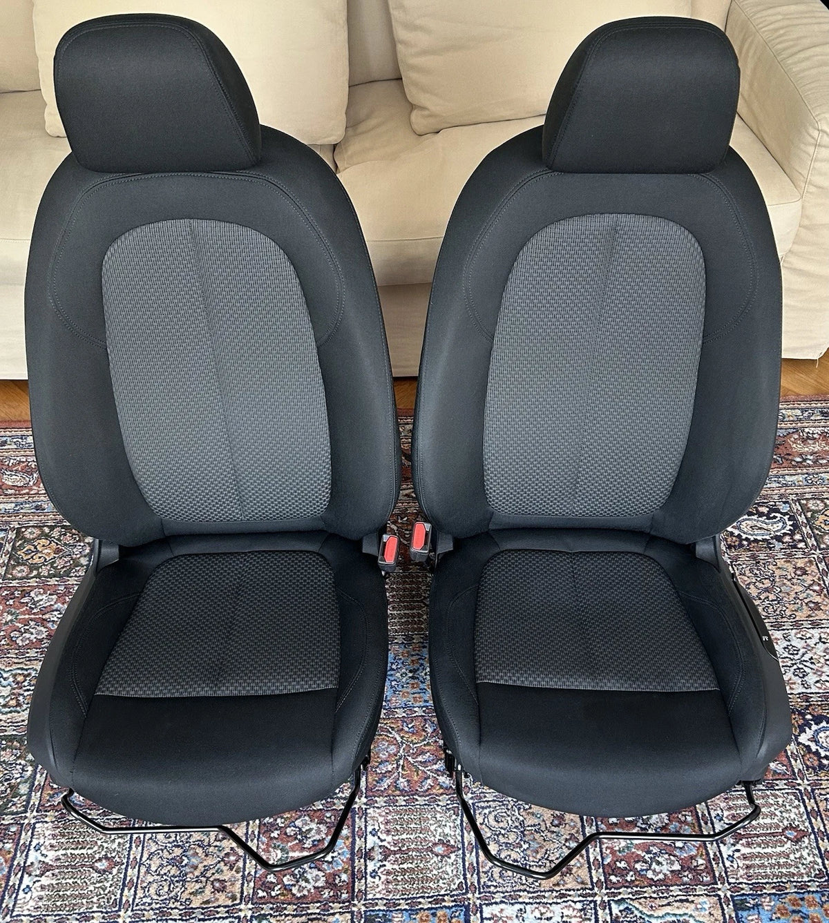BMW 1-serie F40 – for- og bagsæder, Corso antracit, sædevarme foran