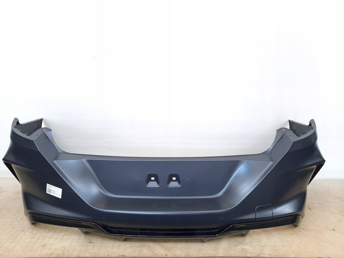 BMW M8 F91 – bagkofanger, P6X Frozen Arctic Gray, med reflekser