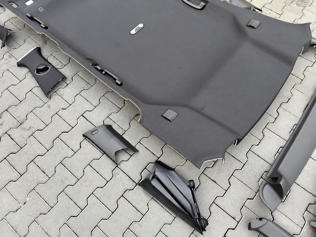 BMW G21/G81 sort loftsæt – detalje af loftskal og stolpebeklædning