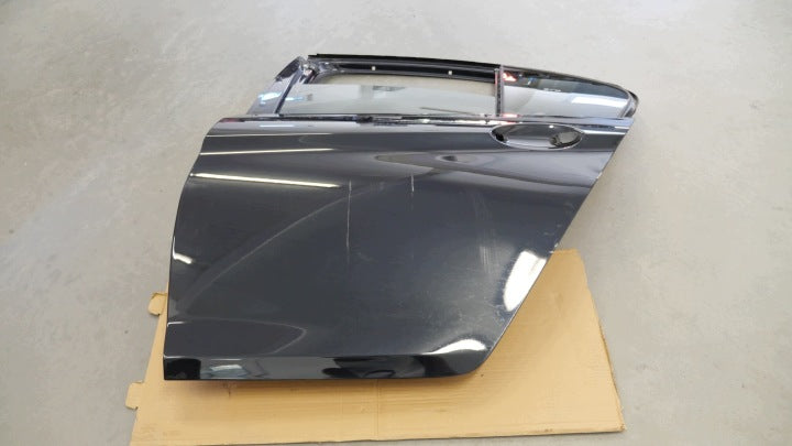 BMW 5-serie G30 Sedan – venstre bagdør 7408963 med rude og rudehejs, til reparation