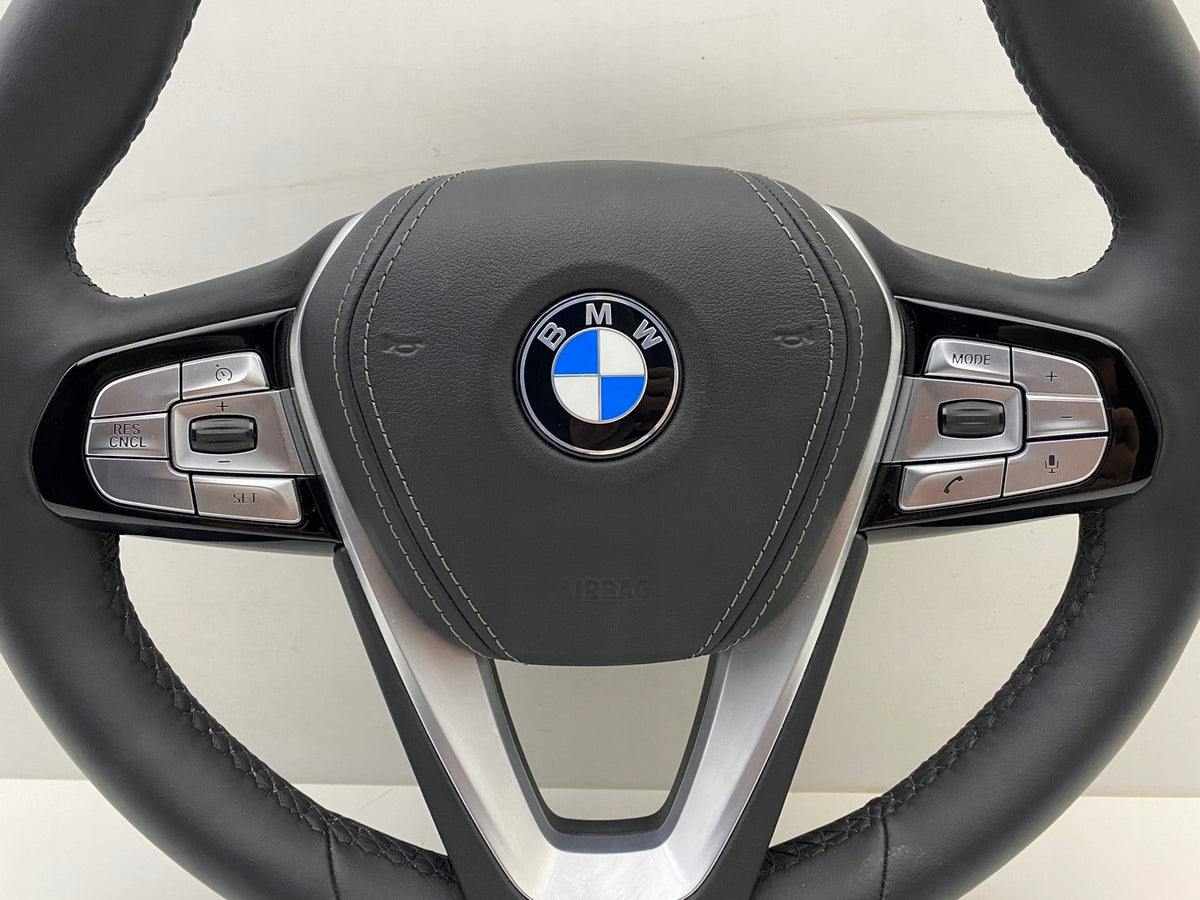BMW G30/G31 læderrat med airbag og multifunktion – uden skiftepaler – Airbagfront og knapper til fartpilot, telefon og lyd
