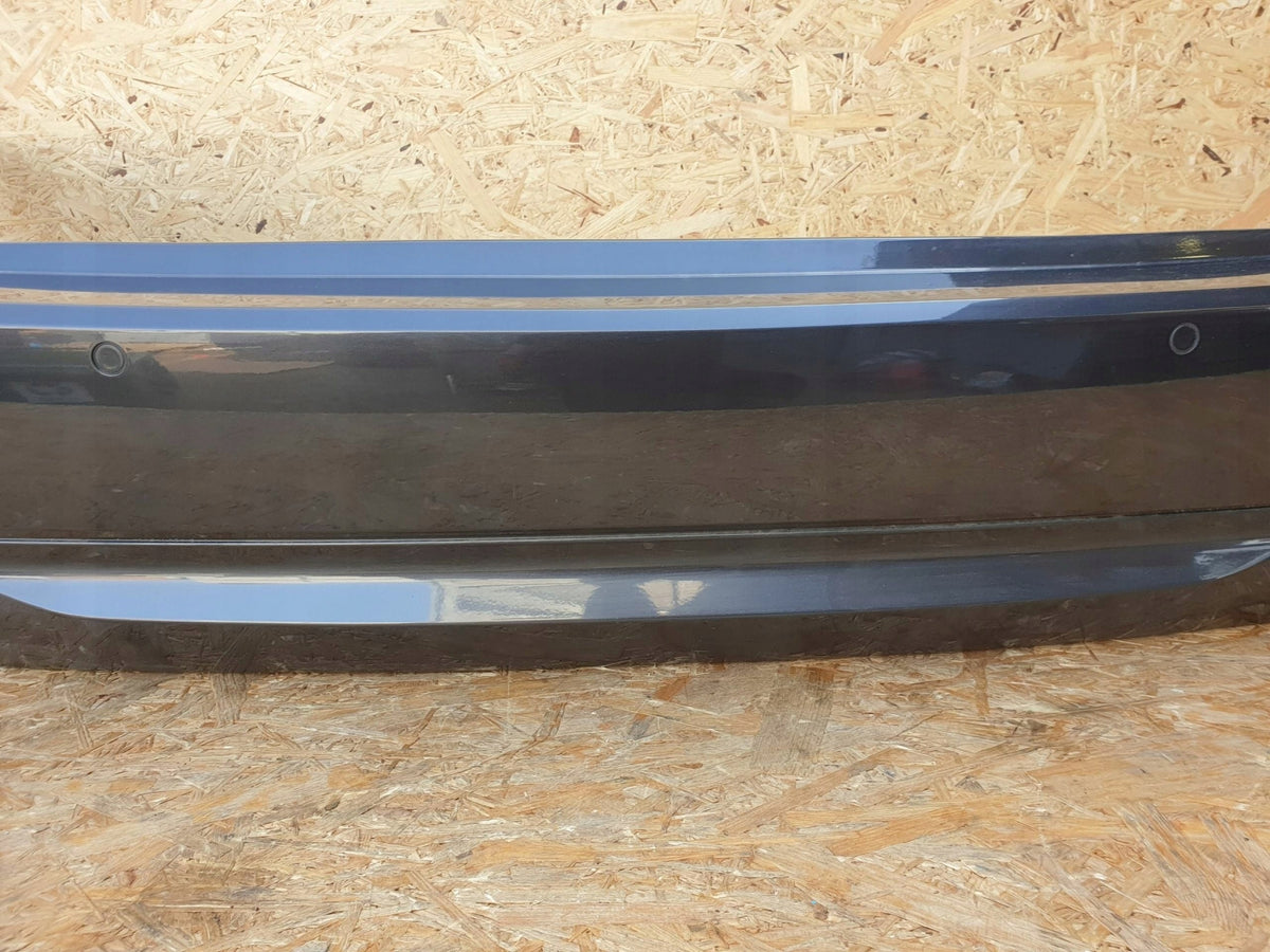 BMW 5-serie G31 Touring – standard bagkofanger med 4 PDC og ledningsnet – Midterparti og lakflade med brugsspor